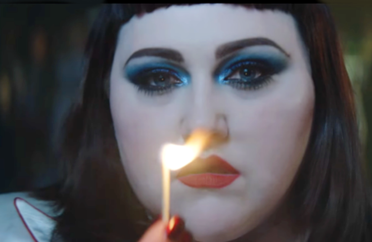 Beth Ditto met le feu à 9h45 !