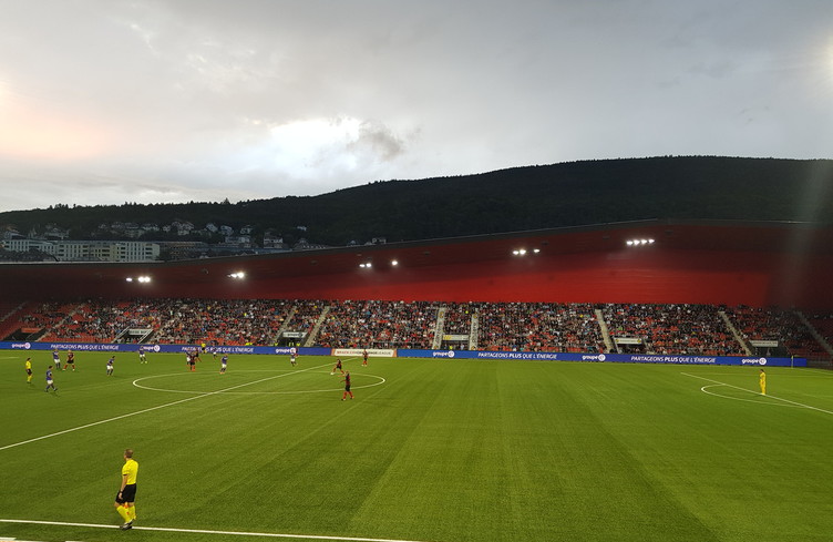 Il y a du monde ce soir à la maladière !