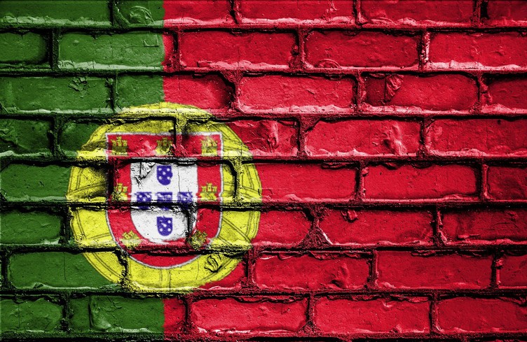 On fait la ola à un artiste portugais à 8h40!