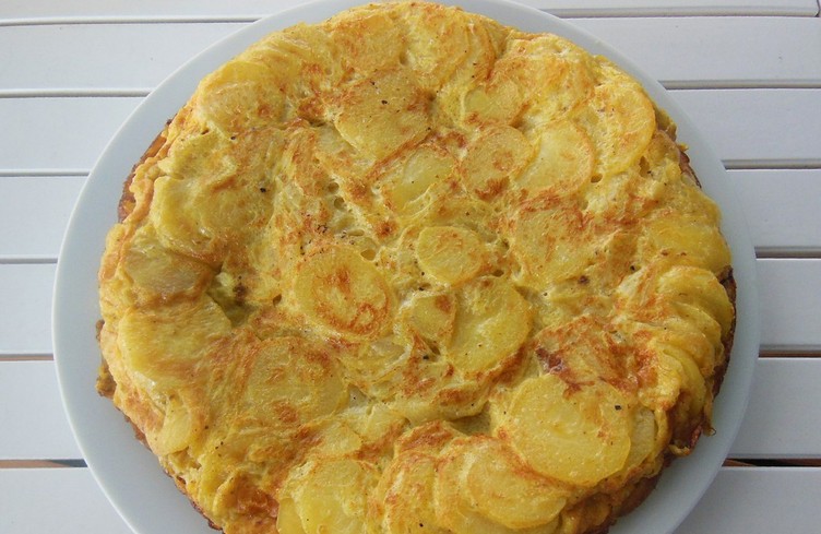Nadia en cuisine, s'essaie aux tortillas à 6h45 !