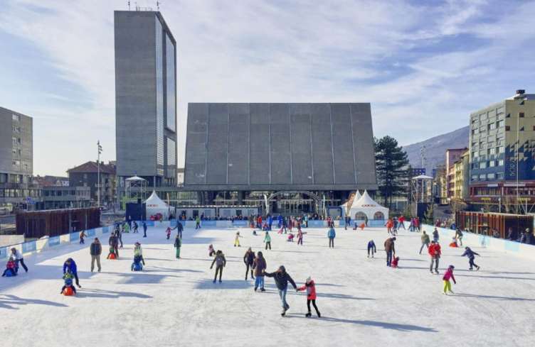 7h20 ça patine à L'Eisplanade de Bienne