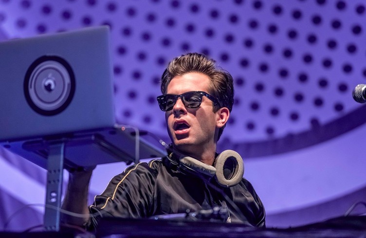 11h10, Mark Ronson en nouveauté
