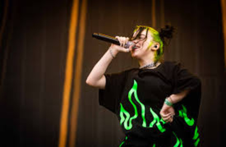 Billie Eilish chante pour James Bond à 11h10