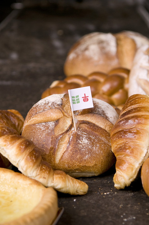 Les pains dont le prix est majoré sont reconnaissables grâce à un petit drapeau planté sur le dessus.