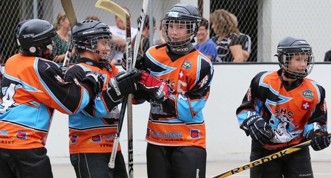 Les minis du SHC Rossemaison imitent la ligue A (photo : www.shcrossemaison.ch)