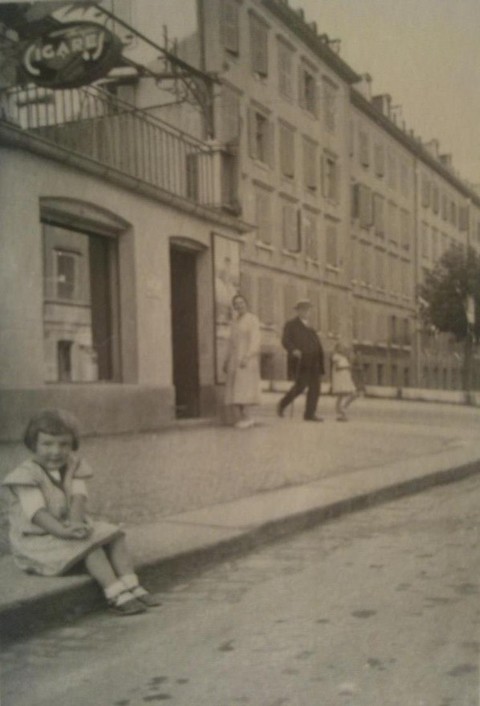 Denise Aeschlimann raconte les souvenirs de son enfance passée à la rue du Parc. (Photo: archives personnelles D. Aeschlimann)