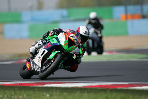 Stéphane Frossard au guidon de sa Kawasaki (photo : www.stef-frossard.ch)
