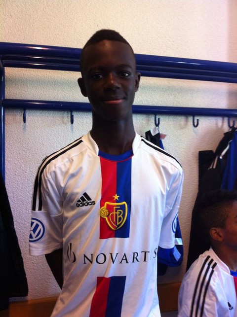 Cédric Mbenza avec le maillot du FC Bâle
