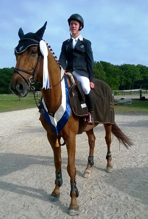 Anthony Bourquard et Logos règnent sur le saut d'obstacles romand juniors
