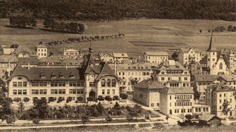 Une photo du Cinématographe (au centre de l'image), entre 1915 et 1920.