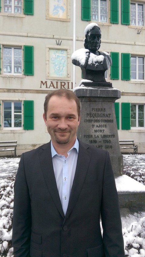 Raphaël Schneider est candidat à la candidature PLR à l'élection au Gouvernement