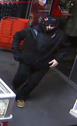 Photo de l'auteur présumé prise à l'intérieur du magasin (police cantonale bernoise)
