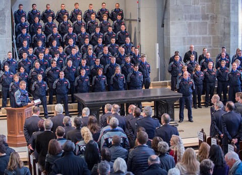 Quelque 94 nouveaux membres de la police cantonale bernoise ont été assermentés vendredi après-midi.