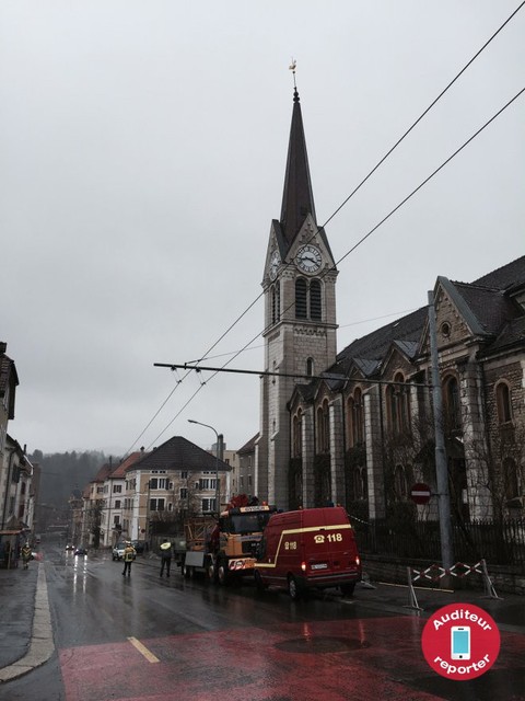 La girouette du temple de l'Abeille a été enlevée pour éviter tout accident. (Photo : Antonio Regueiro).