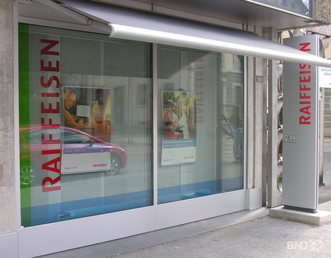 Un des 19 points de vente des Banques Raiffeisen neuchâteloises