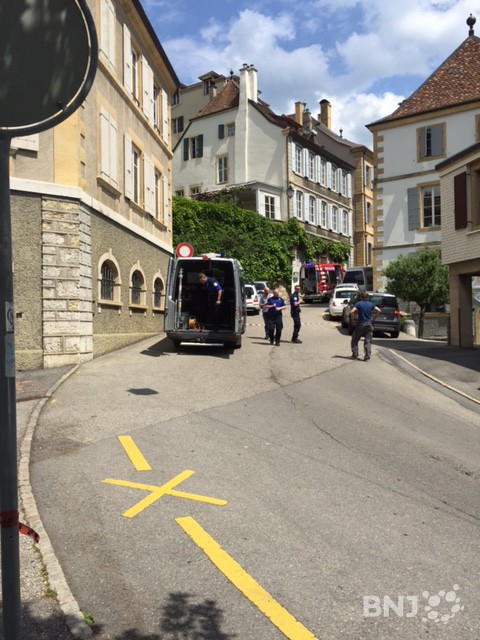 Déploiement policier, Neuchâtel, adolescents, arme blanche
