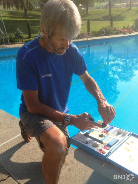 Olivier Schnegg, responsable technique de la piscine en plein air de Moutier