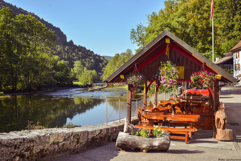 Terrasse de l'Hôtel du Doubs à Goumois.