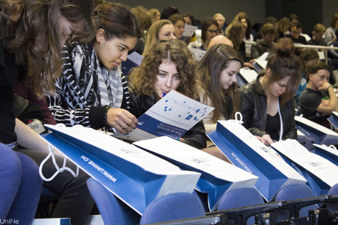 Des gymnasiens des quatre coins du pays ont eu droit à une présentation de l'UniNe mercredi matin.