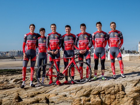 Les coureurs du Team Humard Vélo-Passion présents en Bretagne