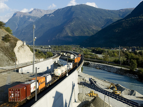 Le rail gagne des parts de marché record à travers les Alpes