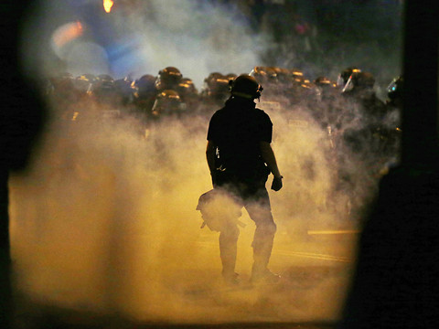 Nouvelle nuit de violences à Charlotte: l'état d'urgence décrété