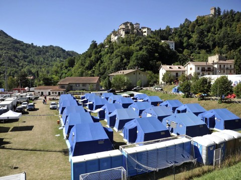 Renzi prévoit une reconstruction à l'identique d'avant le séisme