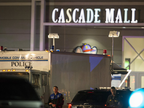Chasse à l'homme après une fusillade ayant fait cinq morts