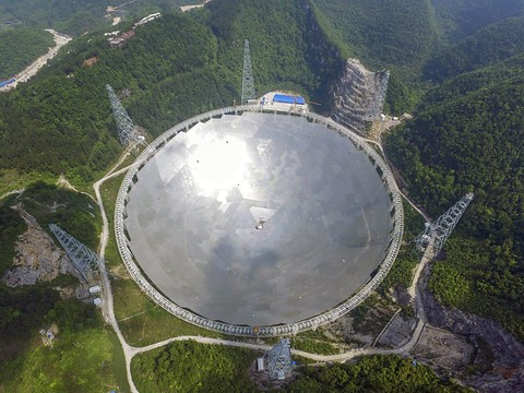 Le plus grand radiotélescope du monde entre en service en Chine