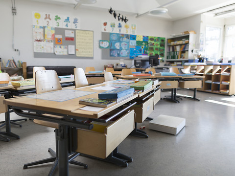 Dialecte en général à l'école enfantine, allemand ensuite à Zoug