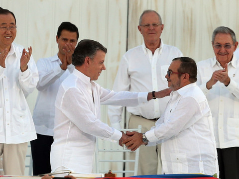 Signature de l'accord de paix entre Bogota et les Farc