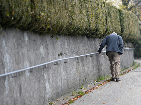 Le National veut une retraite à 67 ans si l'AVS est dans le rouge