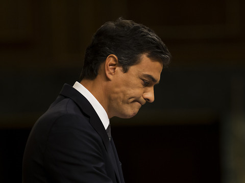 Démission collective au sommet du PS pour faire tomber son chef