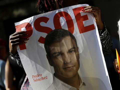 Mis en minorité, le chef du Parti socialiste espagnol a démissionné
