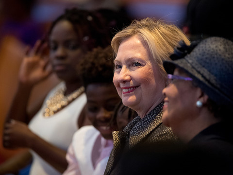 Hillary Clinton tente de panser les plaies de la communauté noire