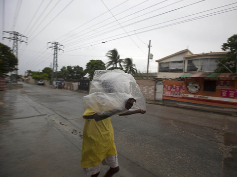 Premières victimes de l'ouragan Matthew en Haïti