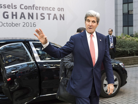 Kerry presse les talibans de sceller une paix honorable avec Kaboul