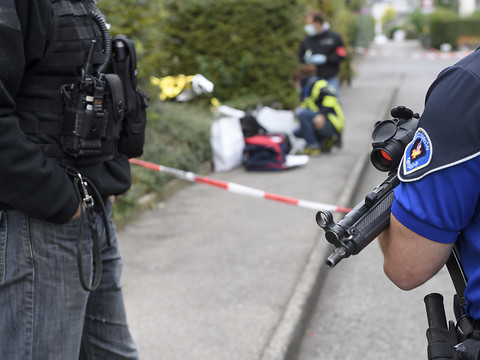 Un homme tire sur son ex-femme et une autre personne à Versoix (GE)