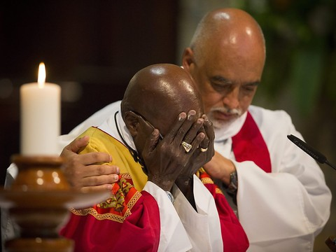 A 85 ans, Desmond Tutu plaide pour le suicide assisté