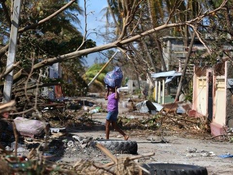 Matthew: Haïti dévasté compte ses centaines de morts - Pire évité en Floride