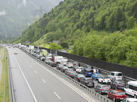 Perturbations sur l'axe du Gothard - 15 kilomètres de bouchons