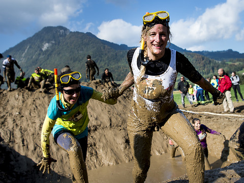 5000 coureurs dans la boue au Mud Day 2016 en Gruyère (FR)