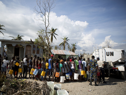 Après l'ouragan, le président haïtien veut de l'aide temporaire