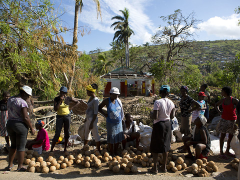 Première distribution de nourriture dans le sud-ouest d'Haïti