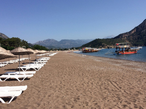 Tirs de roquettes dans la région d'Antalya