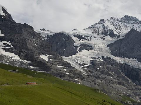 Bourrasques de foehn à plus de 100 km/h en montagne