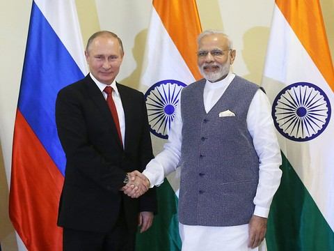 L'Inde et la Russie signent des contrats pour du matériel militaire
