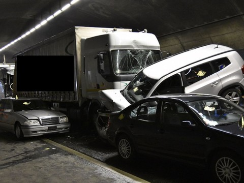 Un mort et onze blessés dans un tunnel autoroutier à Schaffhouse