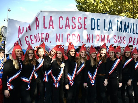 Les opposants au mariage homosexuel manifestent à Paris