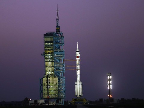 Rendez-vous réussi dans l'espace pour les astronautes chinois